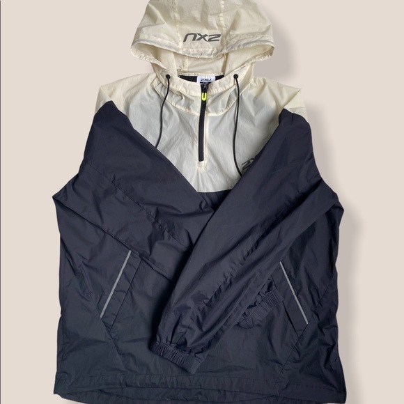 2XU rain jacket size large - Picture 1 of 7